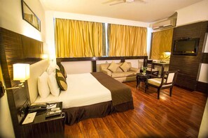 Junior Suite | Minibar, desk, free WiFi - Hotel Crossroads (Gurugram)