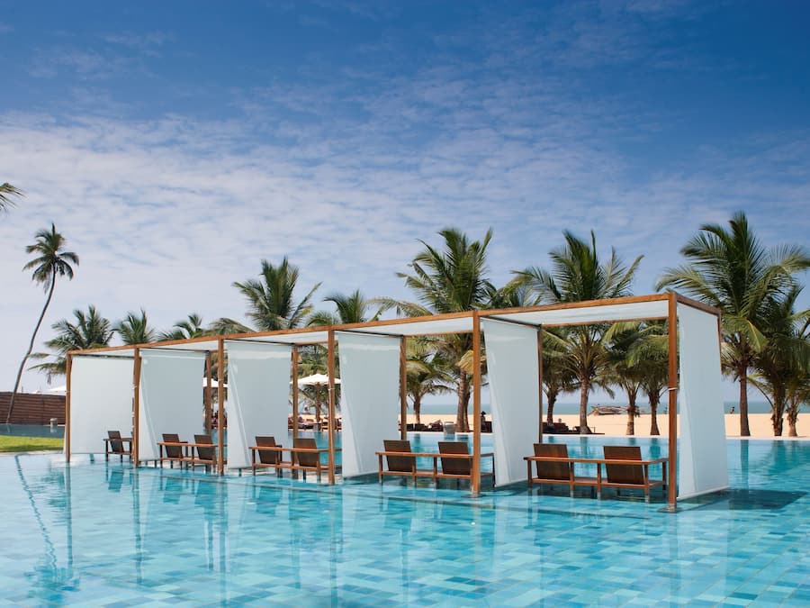 2 piscinas externas, guarda-sóis, espreguiçadeiras