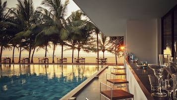 Bar en bord de piscine
