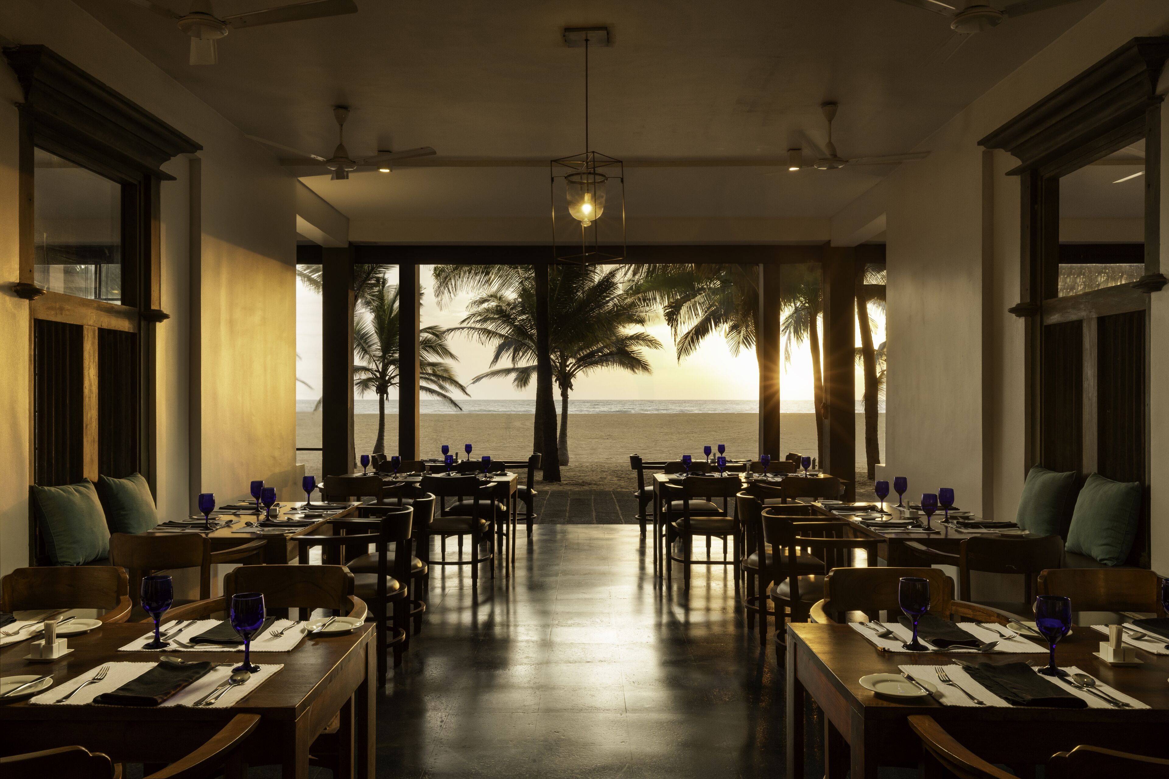 5 restaurants, breakfast served