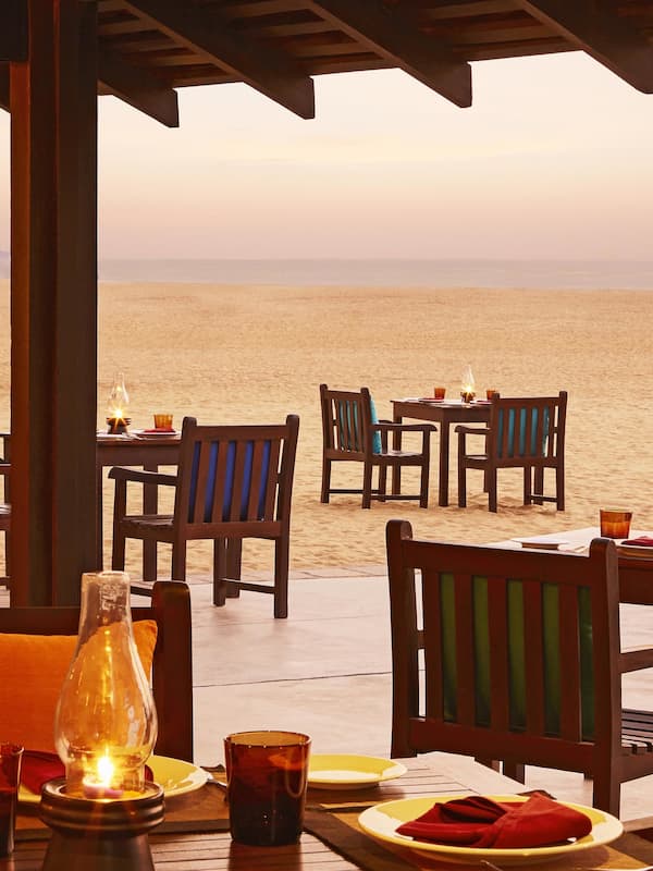 5 restaurants, breakfast served