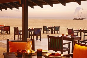 5 restaurants, breakfast served