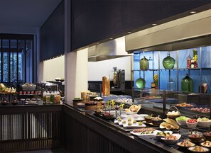 Desayuno buffet todos los días (con cargo) 