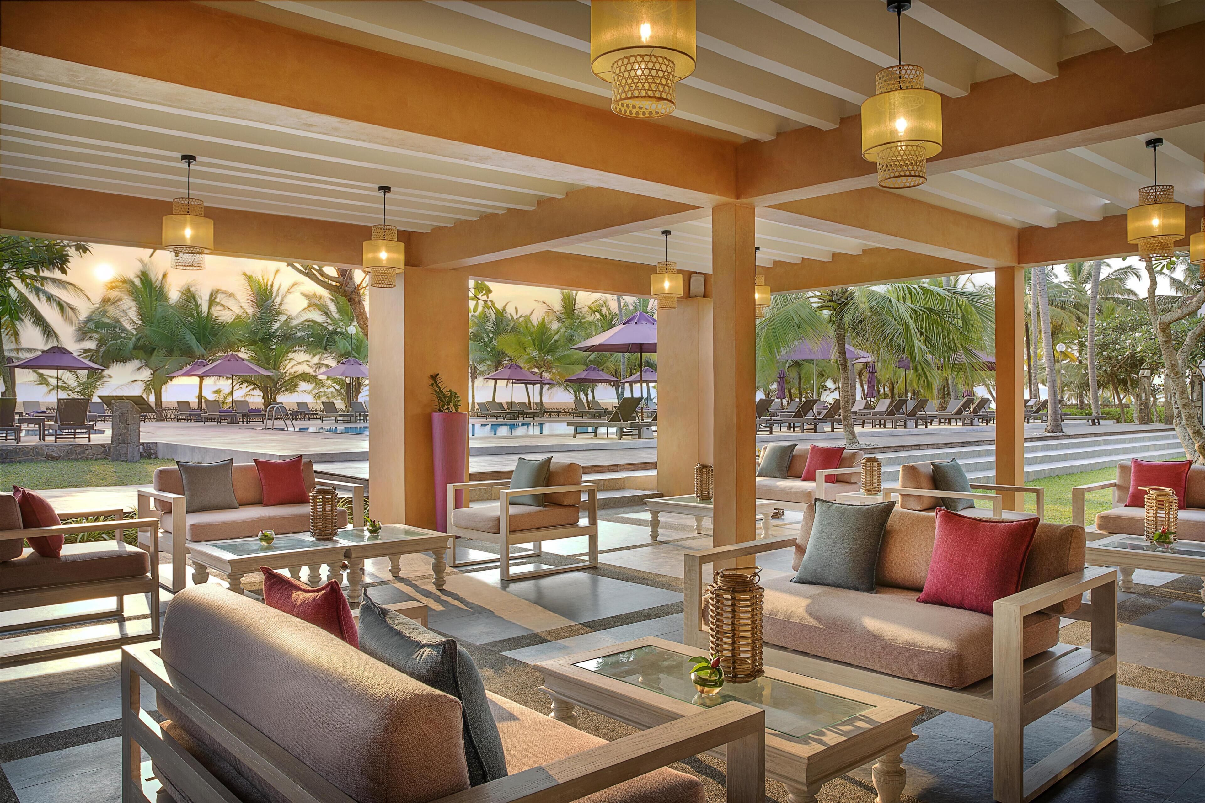 2 restaurants; breakfast, lunch, and dinner served