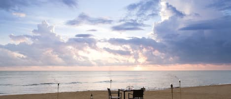 Plage, sable blanc, serviettes de plage, ski nautique