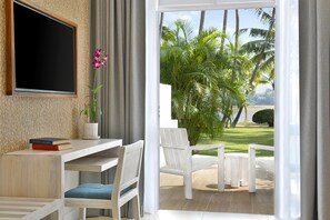 Premium bedding, Select Comfort beds, minibar, in-room safe - Avani Kalutara Resort (Kalutara)