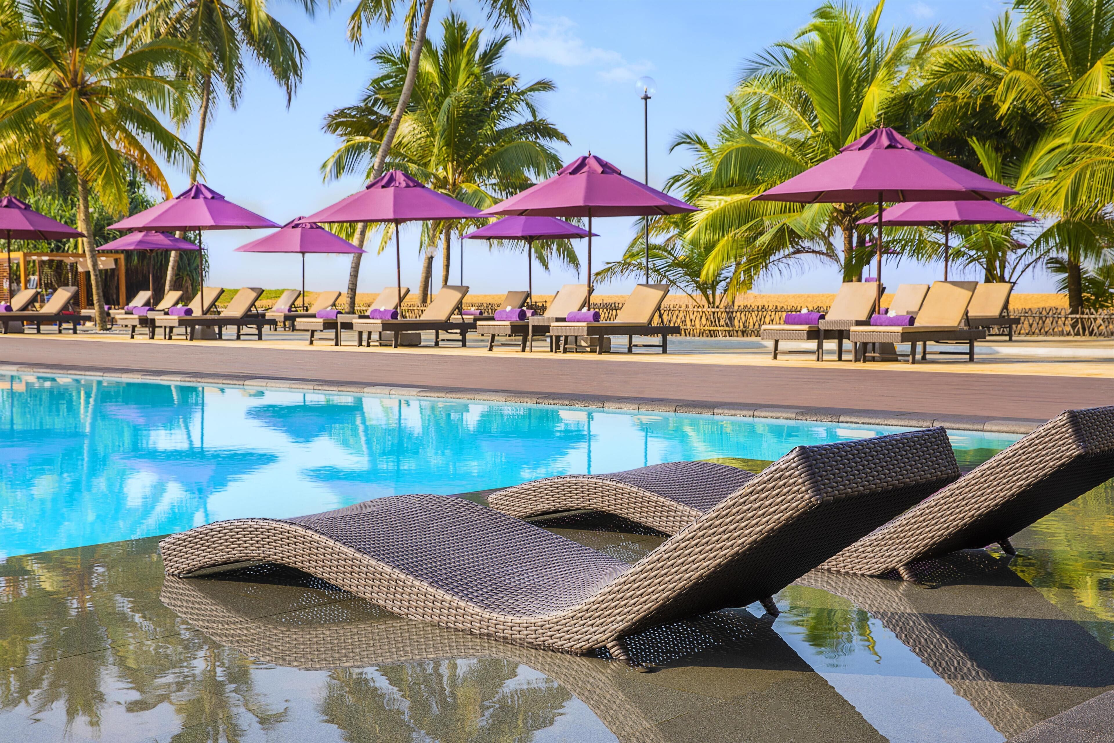 Outdoor pool, pool umbrellas, sun loungers