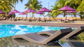 Outdoor pool, pool umbrellas, sun loungers