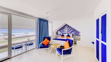 1 bedroom, premium bedding, in-room safe, desk