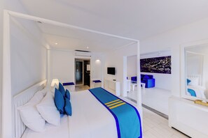 Suite | Premium bedding, in-room safe, desk, iron/ironing board - Trinco Blu by Cinnamon (Trincomalee)
