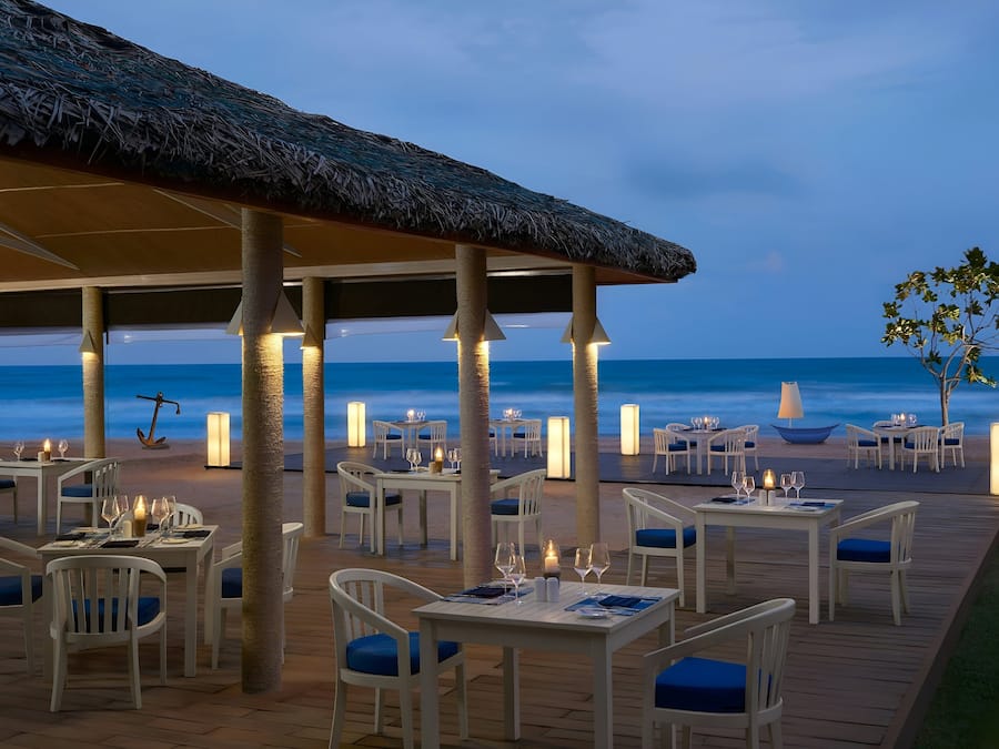 2 restaurants, breakfast, lunch, dinner served; international cuisine