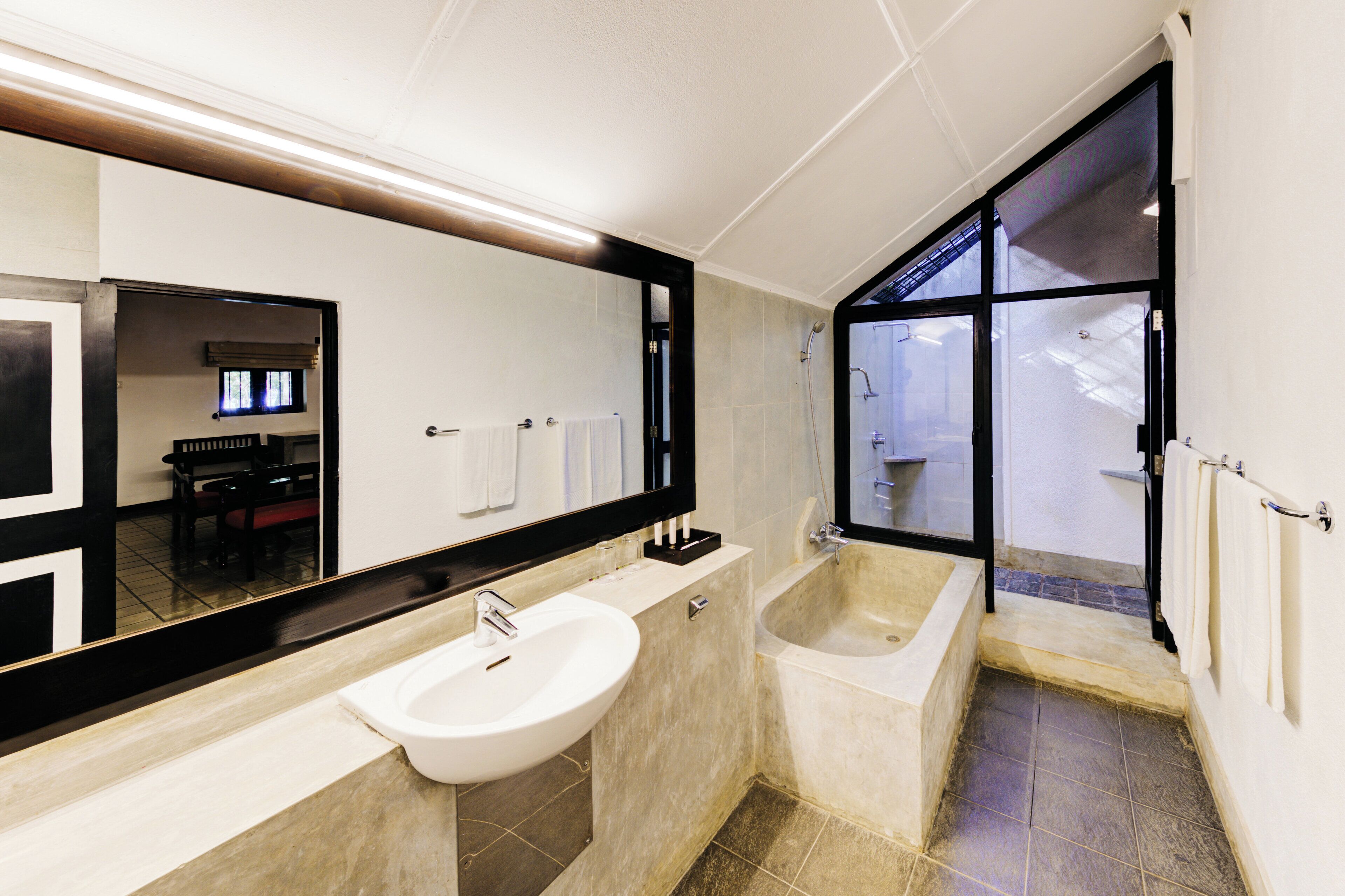 shower, free toiletries, hair dryer, bidet