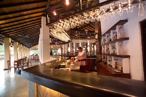 Bar (on property) - Habarana Village by Cinnamon (Habarana)
