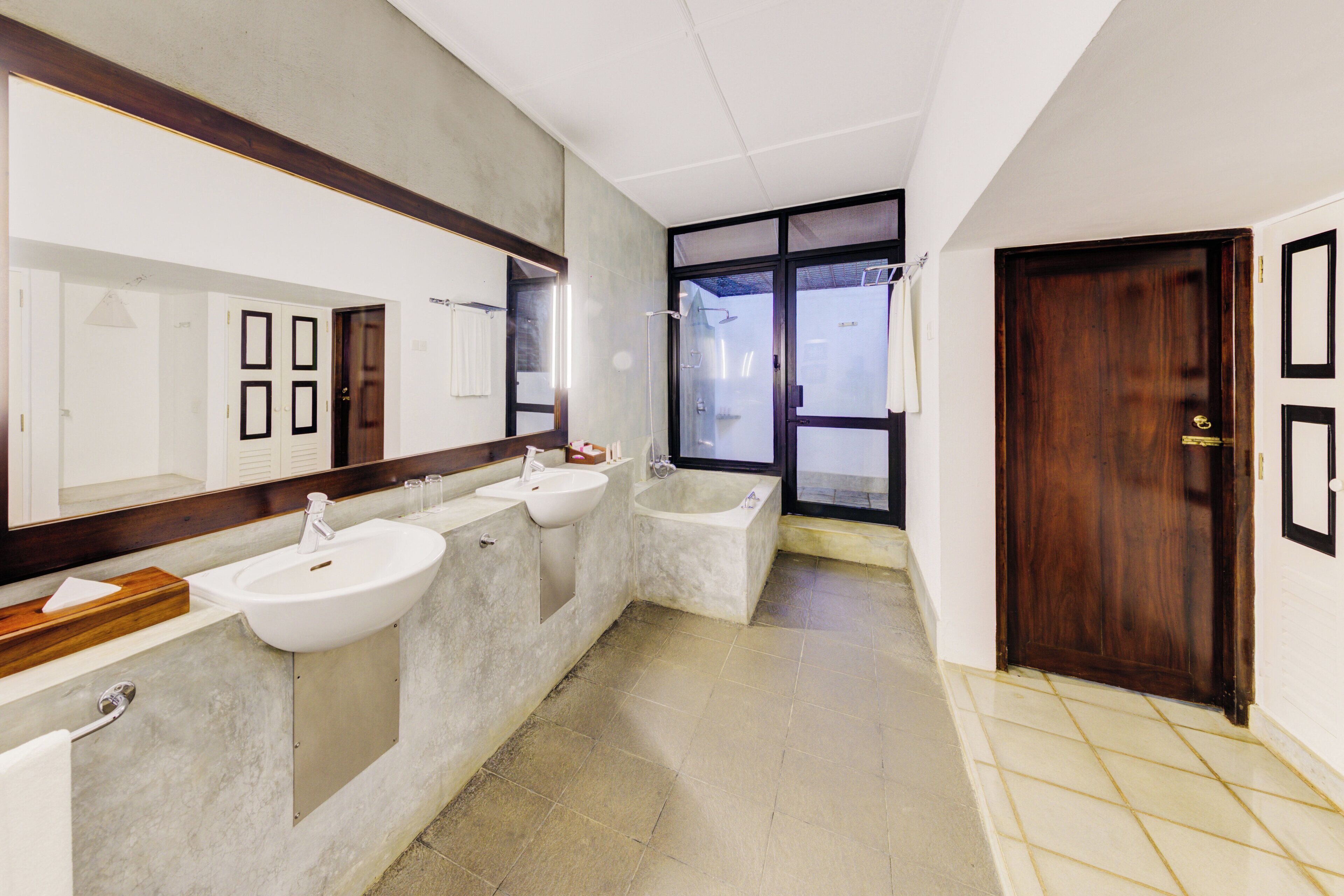 king fisher suite - 15% on f&b, 10% on spa | bathroom | shower, free toiletries, hair dryer, bidet