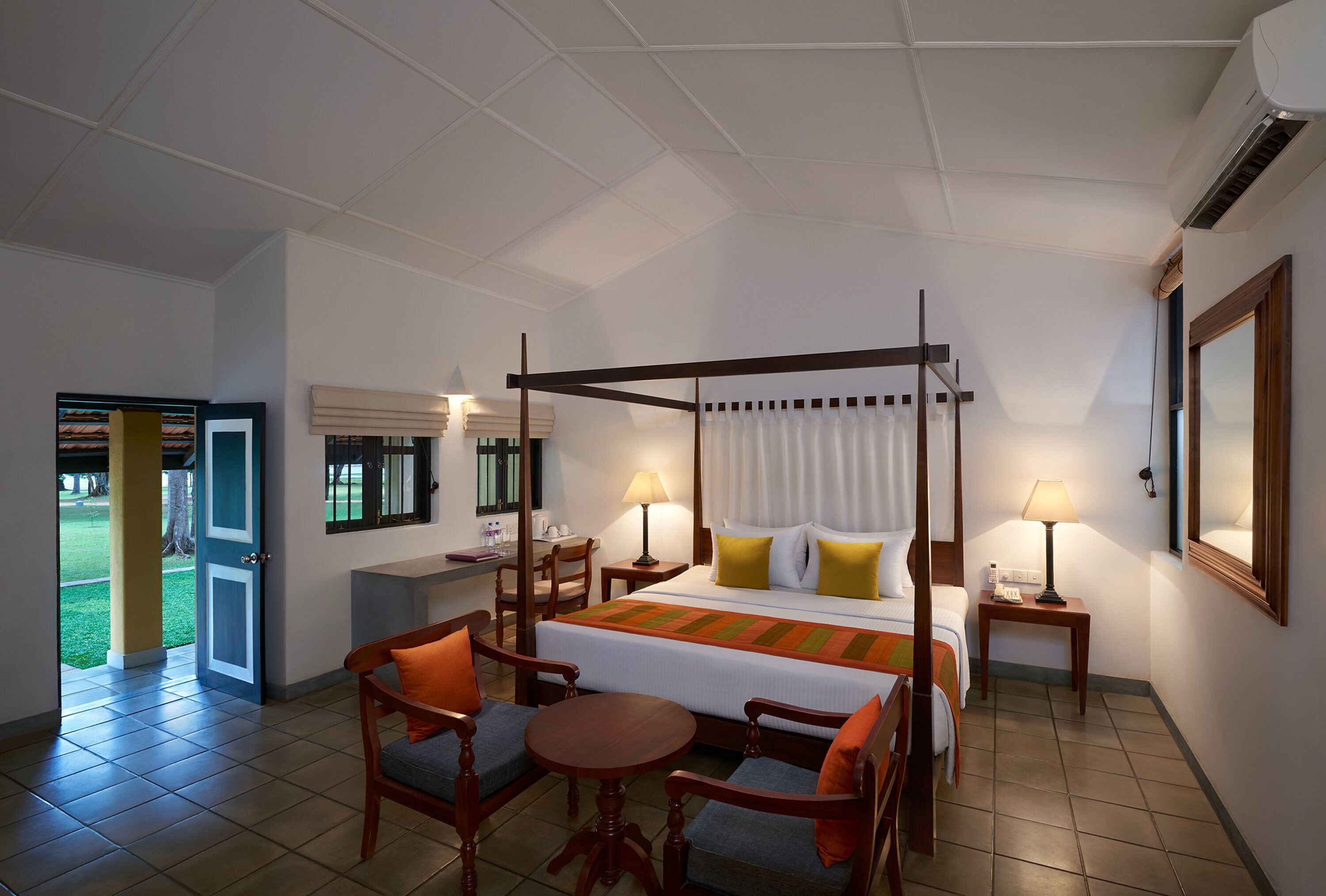 deluxe double room | 1 bedroom, minibar, in-room safe, soundproofing