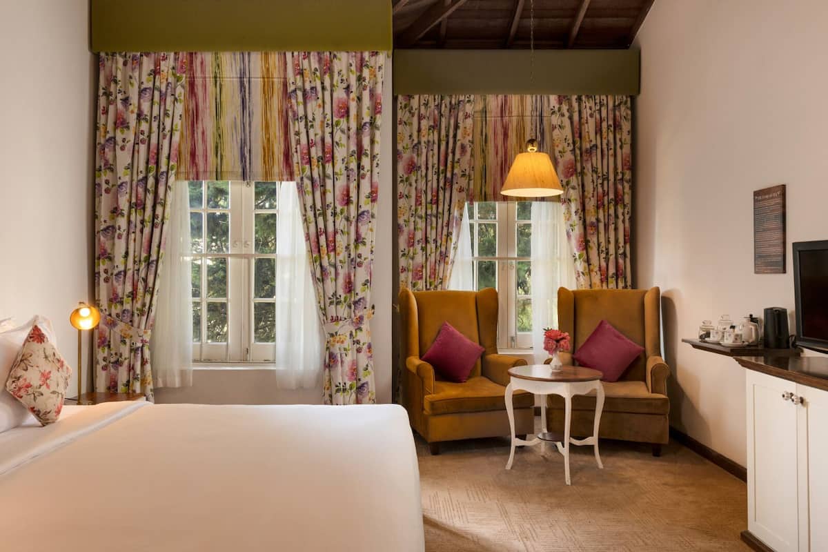 Deluxe Room | 1 bilik tidur, peralatan tempat tidur premium, peti besi dalam bilik 