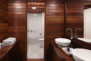Gem Suit | Bathroom - Jetwing St. Andrew's (Nuwara Eliya)