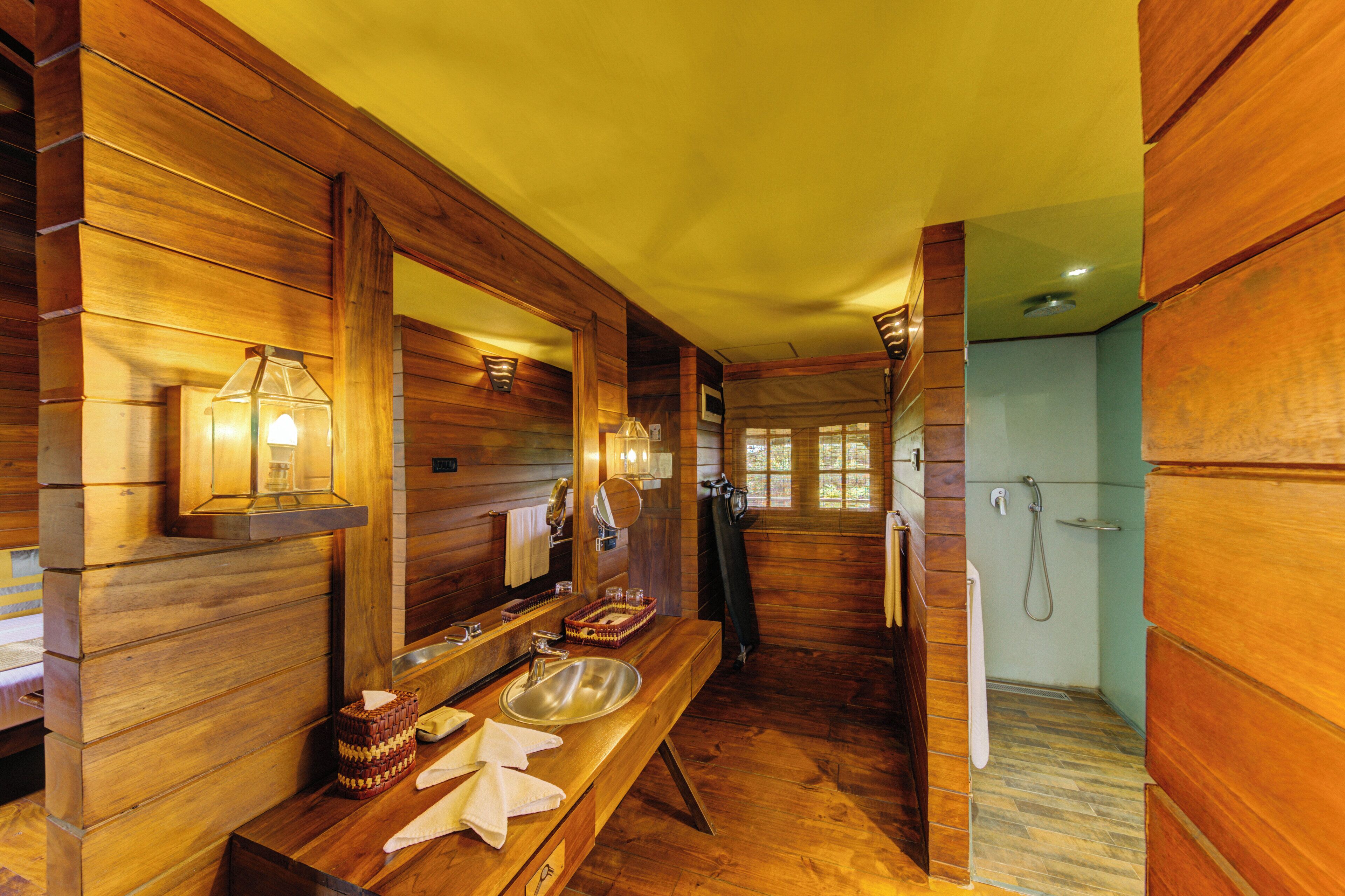beach chalets king | bathroom | shower, free toiletries, hair dryer, bidet