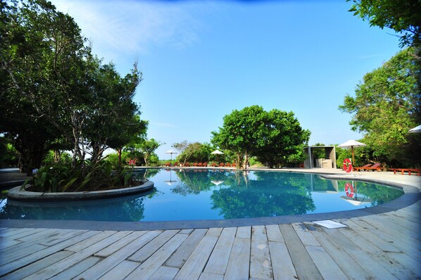 Outdoor pool, pool loungers