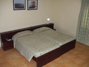 Minibar, iron/ironing board, free WiFi, bed sheets - Coconut Grove Miners Lodge (Obuasi)