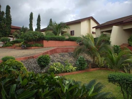 Exterior. Coconut Grove Miners Lodge