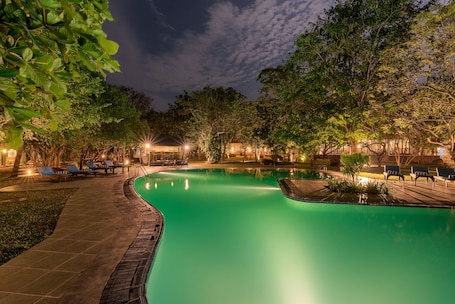 Outdoor pool, pool umbrellas, sun loungers