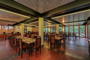 Breakfast, lunch, dinner served; international cuisine, garden views  - Elephant Reach (Kirinda)