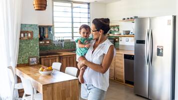 Villa Supérieure, 2 chambres, terrasse | Cuisine privée | Grand réfrigérateur, plaque de cuisson, cafetiÚre/bouilloire