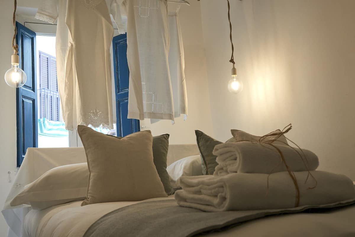 Superior Condo | Down duvets, pillow-top beds, in-room safe, soundproofing