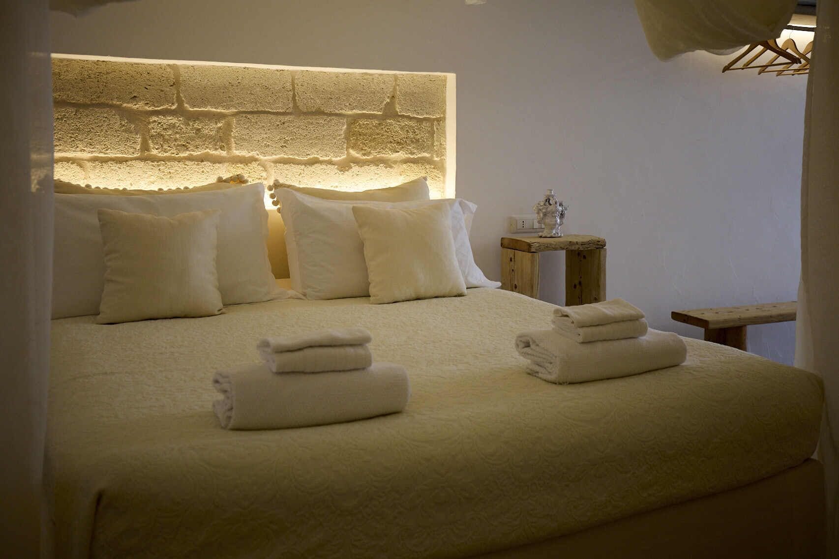 Couette en duvet d'oie, surmatelas, coffres-forts dans les chambres