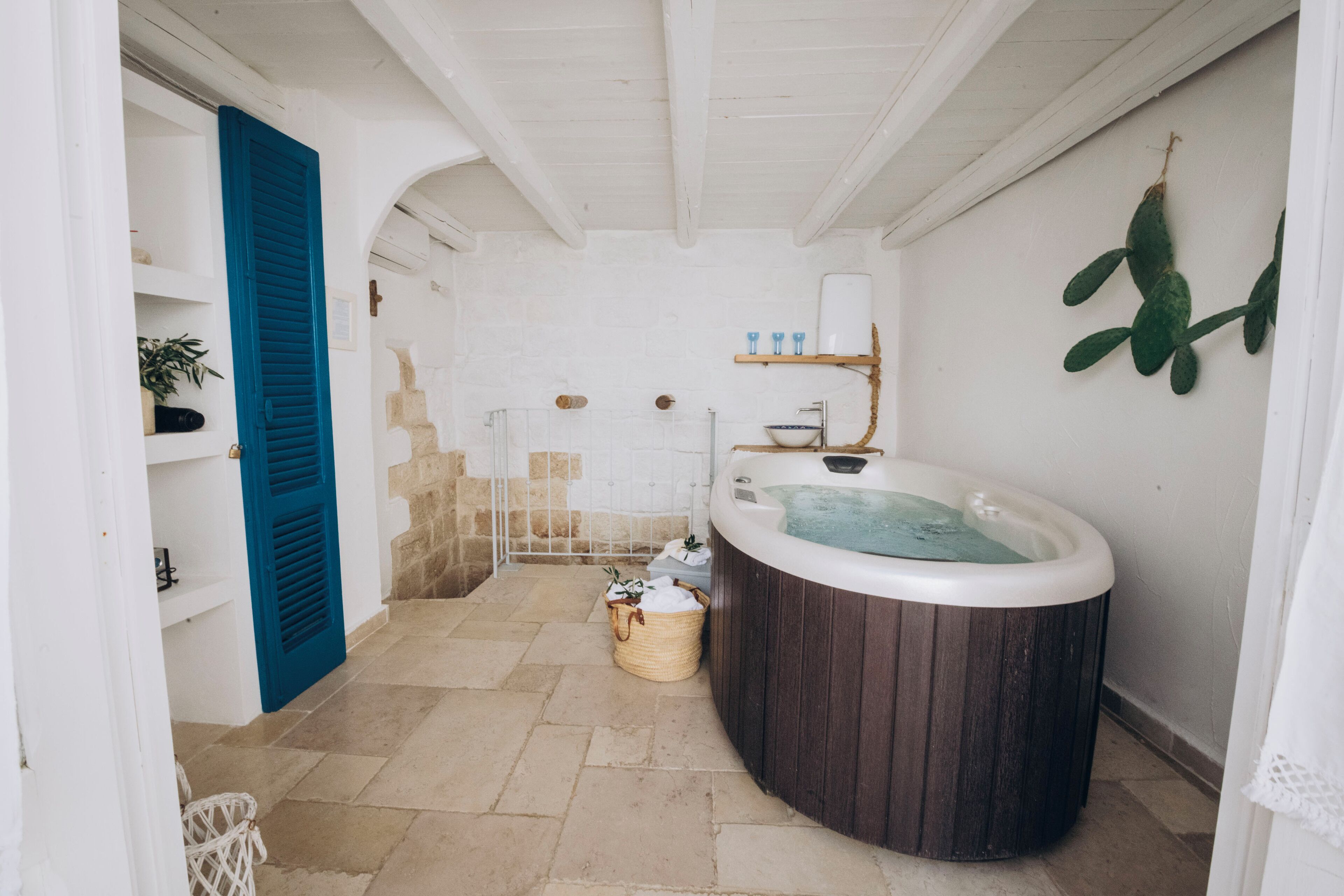 Luxury Suite | Private spa tub