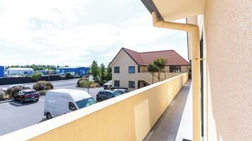 Queen & Single Studio | Terrace/patio