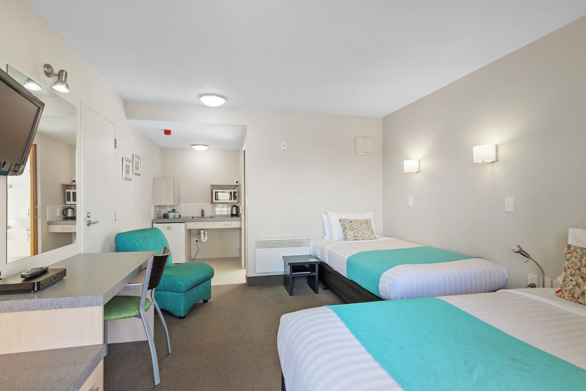 Standard Twin Room | Desk, soundproofing, iron/ironing board, free WiFi