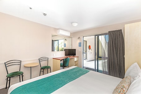 Superior Stüdyo | 1 yatak odası, ayrı ayrı döşenmiş, masa