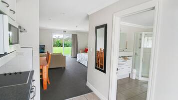 Standard Studio, Jetted Tub, Garden View | Premium bedding, memory foam beds, individually decorated