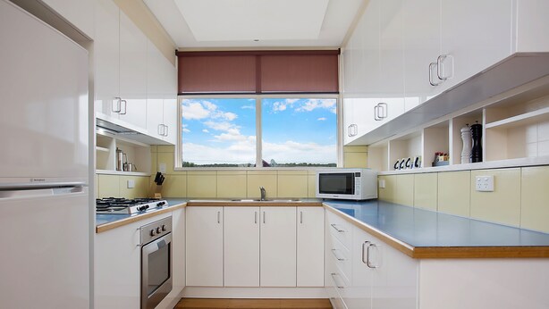 Family Apartment, 2 Bedrooms | Private kitchen - Portside Motel (Port Campbell)