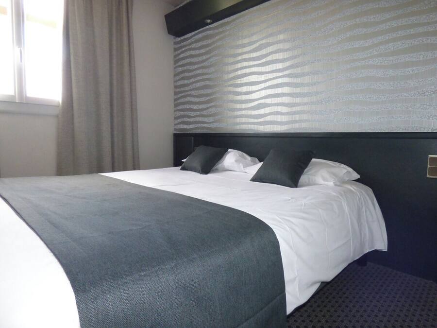 Quarto casal superior | Escrivaninha, cortinas blackout, quartos à prova de som