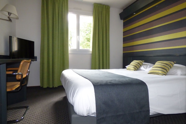 Double Room | Desk, blackout curtains, soundproofing, iron/ironing board