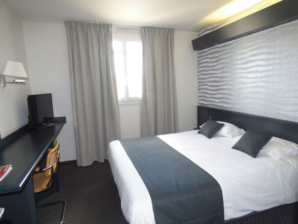 Superior Double Room | Desk, blackout curtains, soundproofing, iron/ironing board
