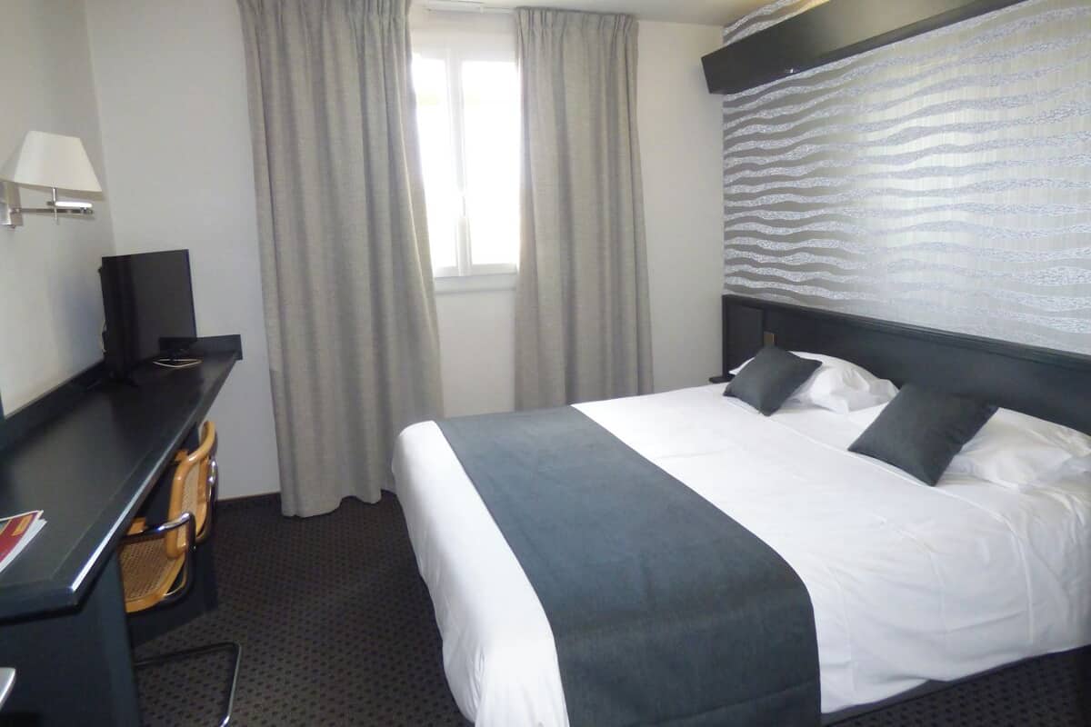 Superior Double Room | Desk, blackout curtains, soundproofing, iron/ironing board
