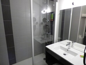 Familienzimmer | Badezimmer