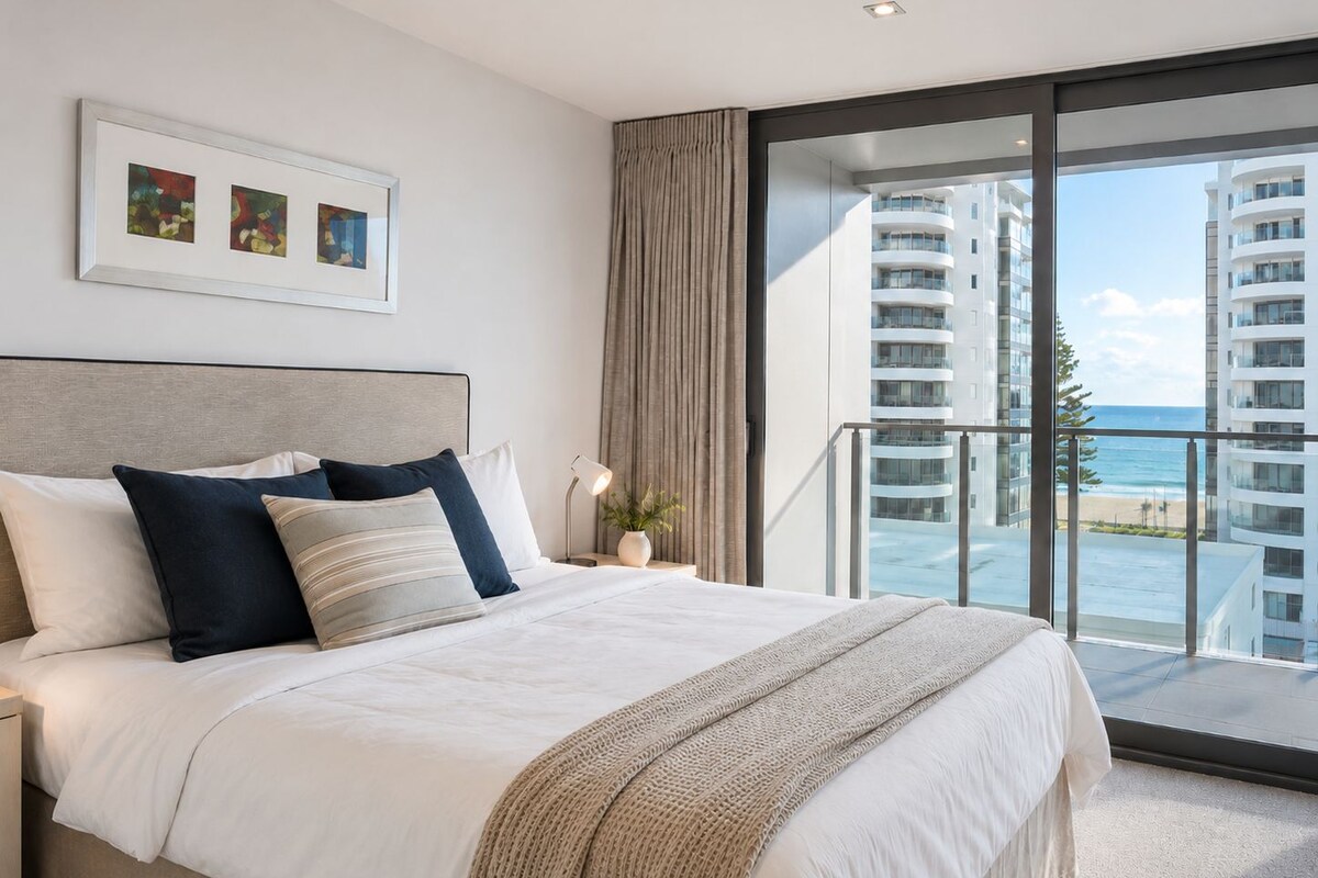 Apartamento superior, 2 habitaciones (Apt. 1Q+2S) | Espacio para trabajar con un portátil y tabla de planchar con plancha