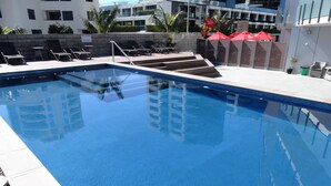 Outdoor pool - The Pacific Apartments (Tauranga)