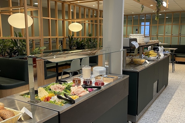 Daily continental breakfast for a fee