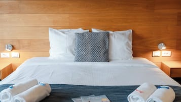 Comfort Quadruple Room, 1 Bedroom | Desk, blackout curtains, free cots/infant beds, free WiFi