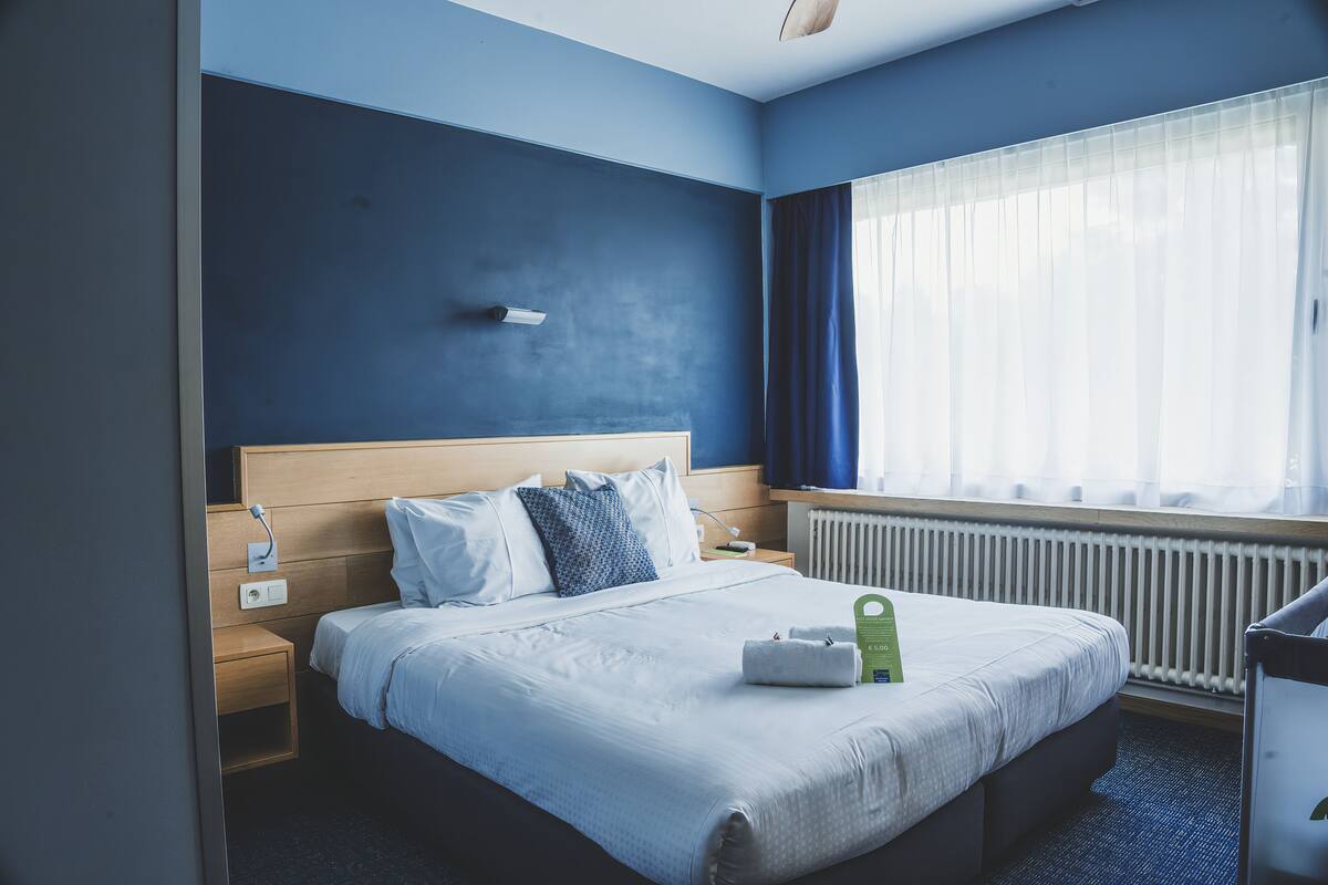 comfort double or twin room | 1 bedroom, desk, blackout curtains, free cots/infant beds