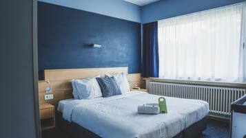 Bureau, rideaux occultants, lits bébé (gratuits), Wi-Fi gratuit