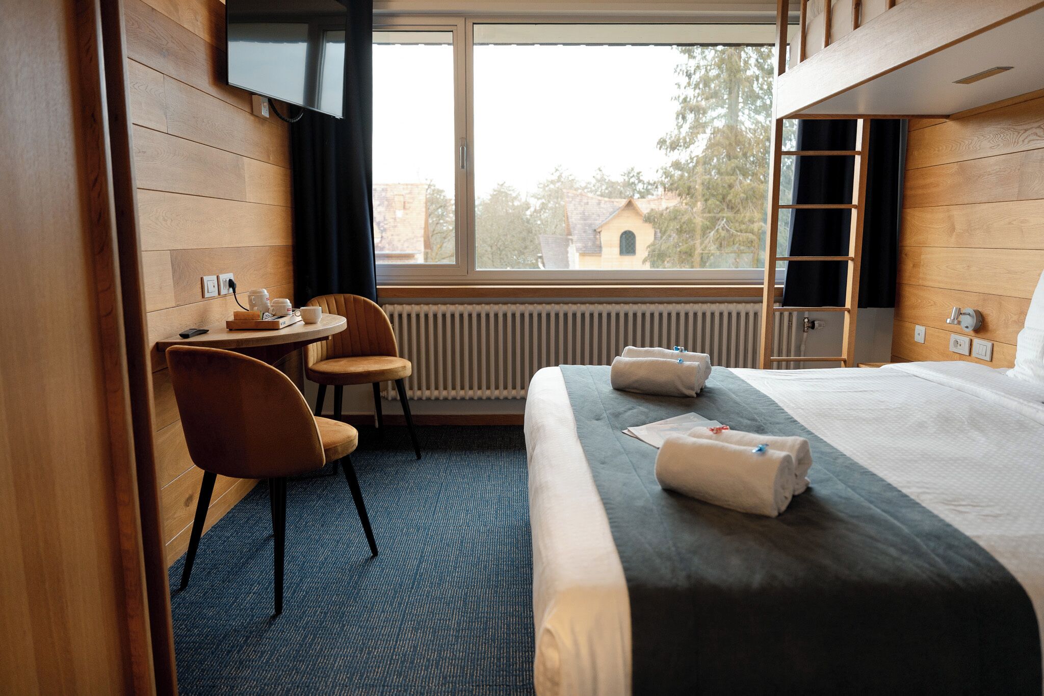 Quarto quádruplo conforto, 1 quarto | Escrivaninha, cortinas blackout, berços grátis, Wi-Fi de cortesia