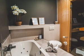 Chambre Luxe | Bureau, rideaux occultants, lits bébé (gratuits), Wi-Fi gratuit