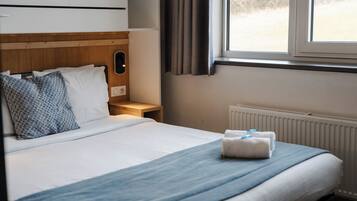 Bureau, rideaux occultants, lits bébé (gratuits), Wi-Fi gratuit